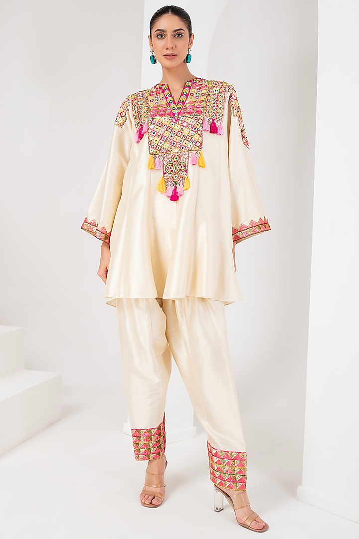 Ivory Taffeta Silk Hand Embellished Kurta Set by AKARA