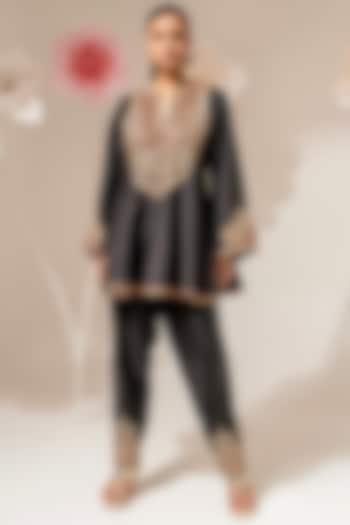Black Dola Silk Embellished Kalidar Short Kurta Set by AKARA at Pernia's Pop Up Shop