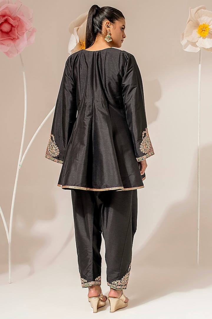 Black Dola Silk Embellished Kalidar Short Kurta Set by AKARA at Pernia's Pop Up Shop