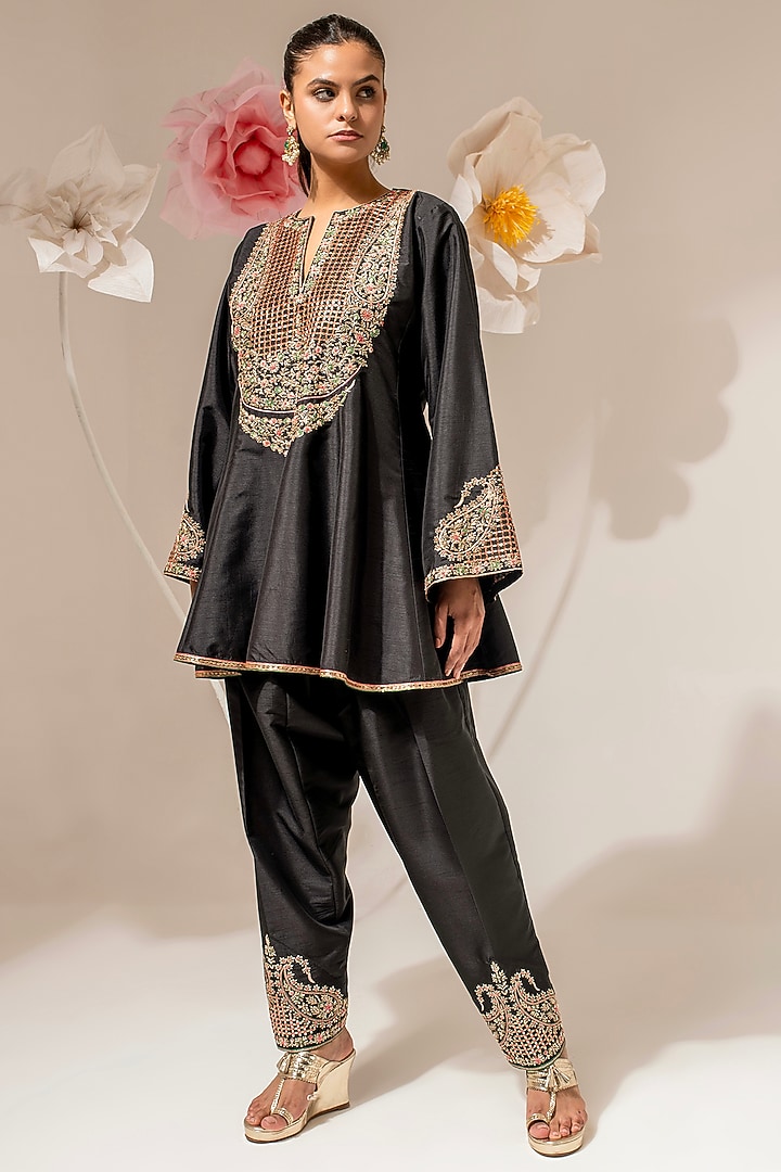 Black Dola Silk Embellished Kalidar Short Kurta Set by AKARA at Pernia's Pop Up Shop
