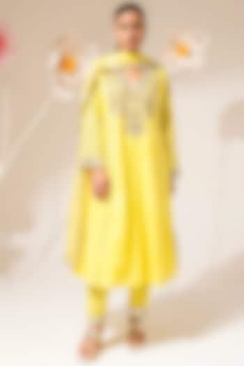 Yellow Dola Silk Embellished Kurta Set by AKARA at Pernia's Pop Up Shop