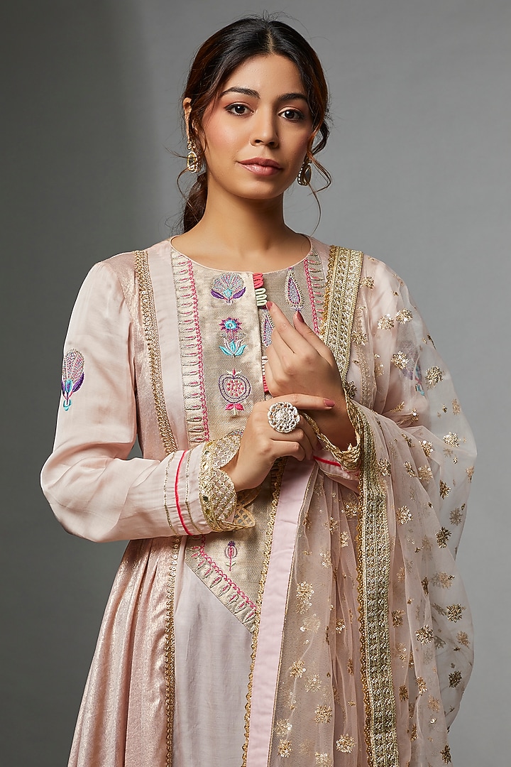 Onion Pink Modal Satin & Georgette Printed Kurta Set by Avnni Kapur at Pernia's Pop Up Shop