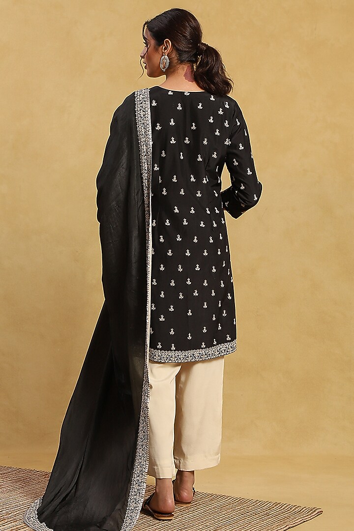 Black Crepe & Silk Embroidered Kurta Set by Akriti by Ritika at Pernia's Pop Up Shop