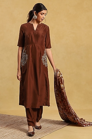 Brown Crepe Kurta Set by Akriti by Ritika