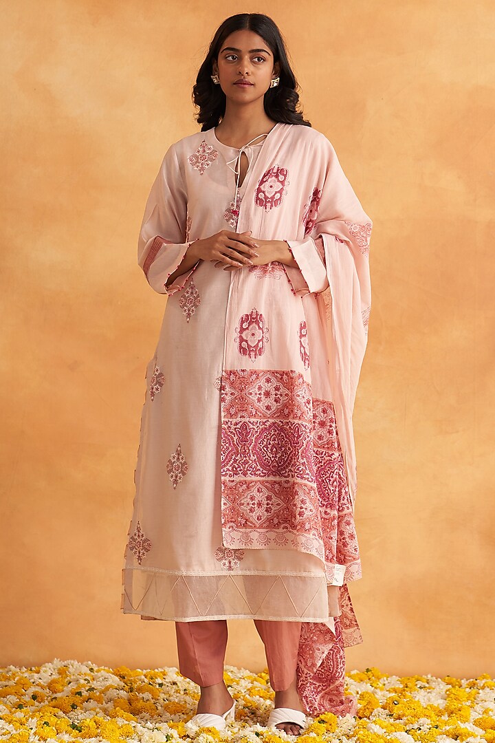 Blush Pink Chanderi Embroidered Kurta Set by Akriti by Ritika