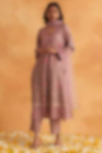 Dusky Pink Satin Organza Embellished Kurta Set by Akriti by Ritika at Pernia's Pop Up Shop