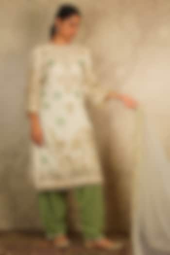 Ivory Embroidered Kurta Set by Akriti by Ritika at Pernia's Pop Up Shop