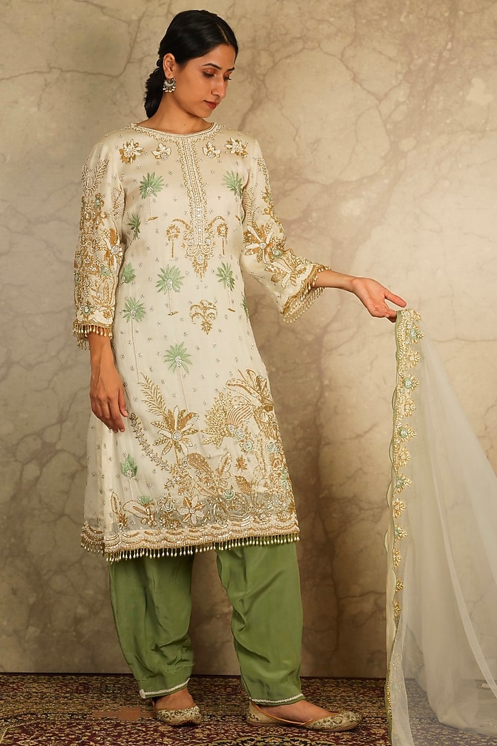 Ivory Embroidered Kurta Set by Akriti by Ritika at Pernia's Pop Up Shop