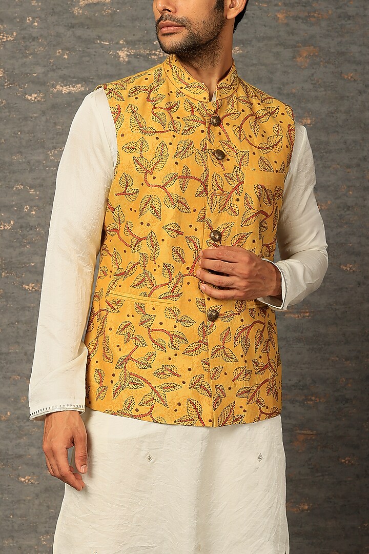 Yellow Silk Aari Embroidered Bundi Jacket Set by Attire by kunal & Sid j at Pernia's Pop Up Shop