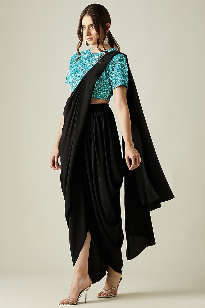 Black Crepe Cowl Party Wear Saree Set by Aakar at Pernia's Pop Up Shop