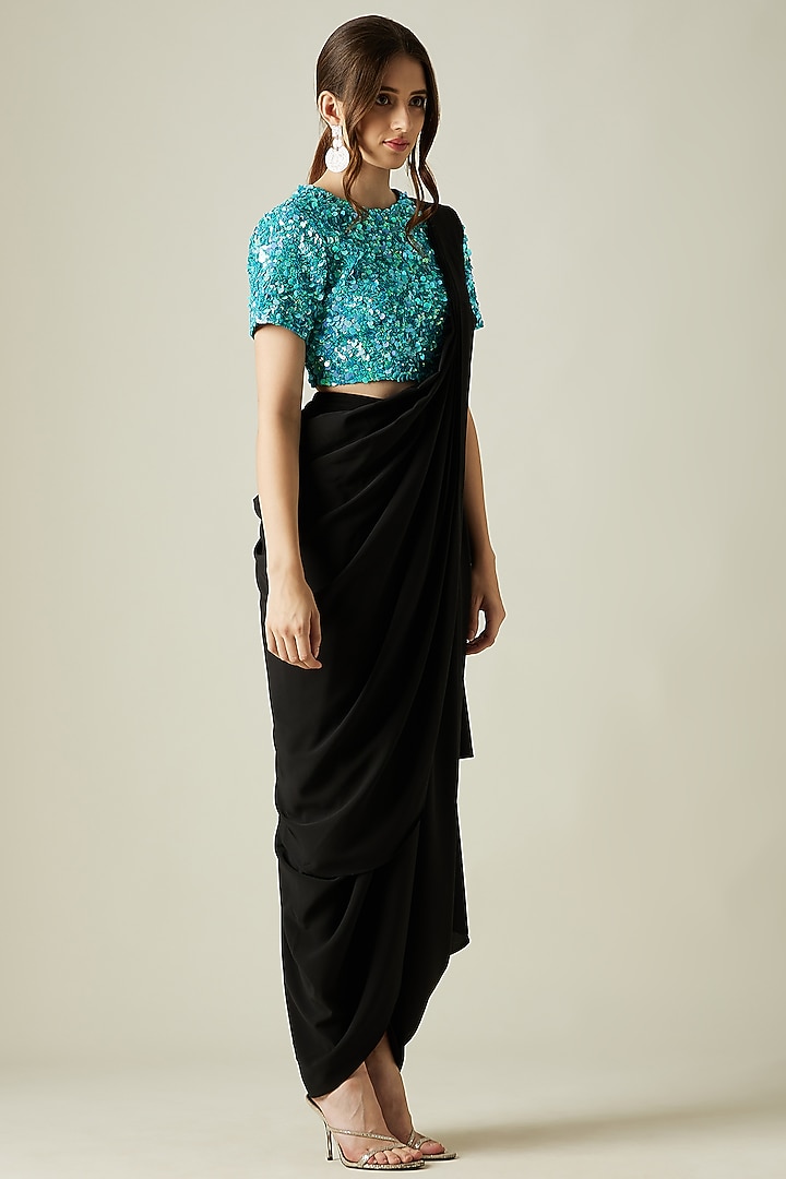 Black Crepe Cowl Party Wear Saree Set by Aakar at Pernia's Pop Up Shop