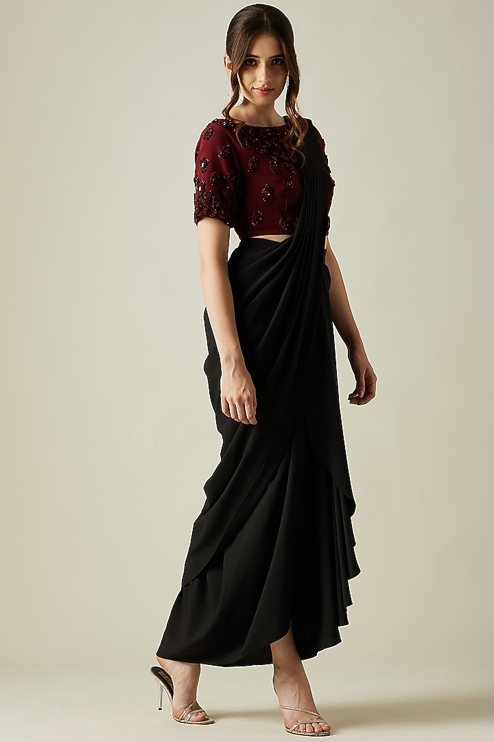 Black Crepe Cowl Party Wear Saree Set by Aakar at Pernia's Pop Up Shop