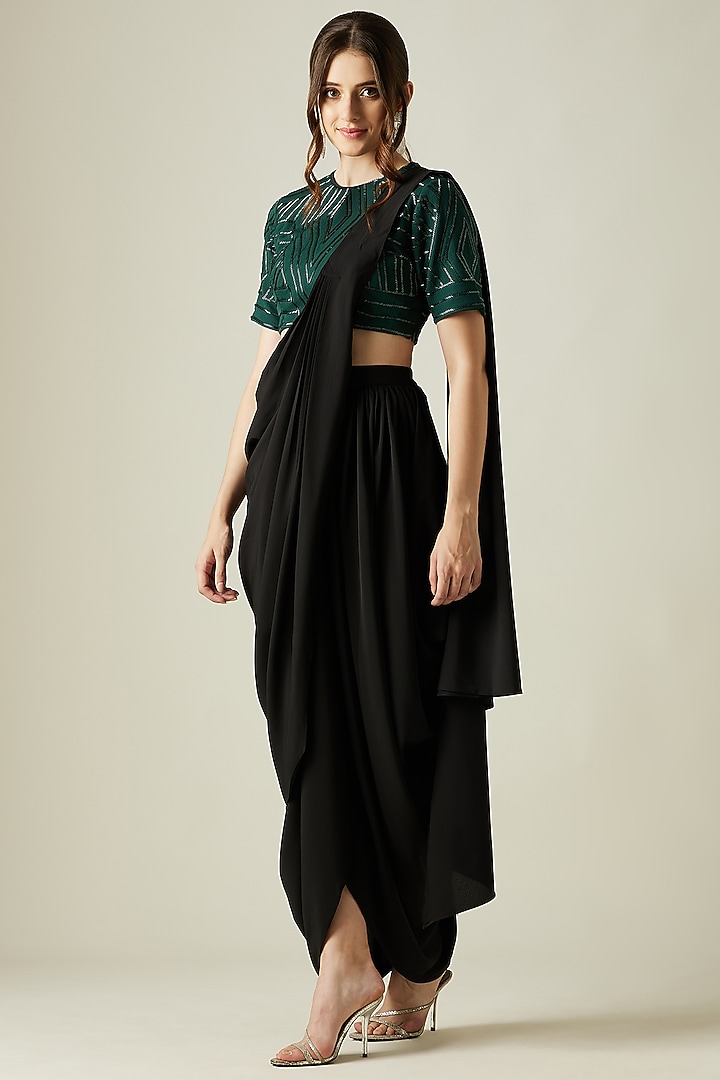 Black Crepe Cowl Party Wear Saree Set by Aakar at Pernia's Pop Up Shop