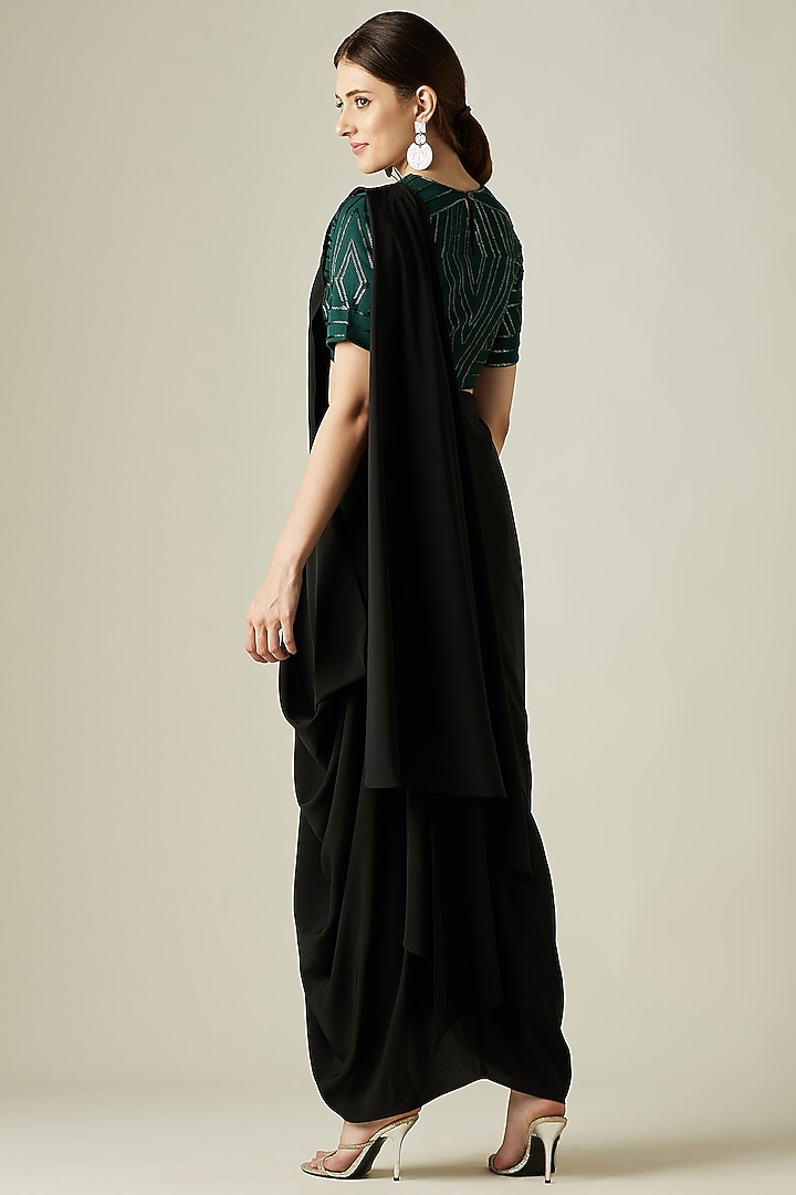 Black Crepe Cowl Party Wear Saree Set by Aakar at Pernia's Pop Up Shop