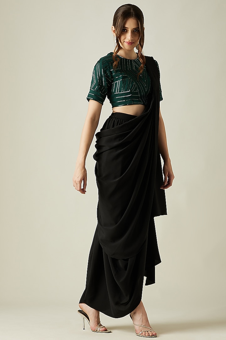 Black Crepe Cowl Party Wear Saree Set by Aakar at Pernia's Pop Up Shop