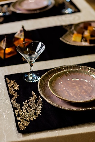 Black Embroidered Table Runner With Mats (Set Of 7) by ALCOVE