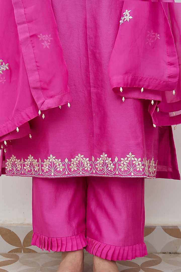 Magenta Chanderi Embroidered Kurta Set by Alokik by Divya at Pernia's Pop Up Shop