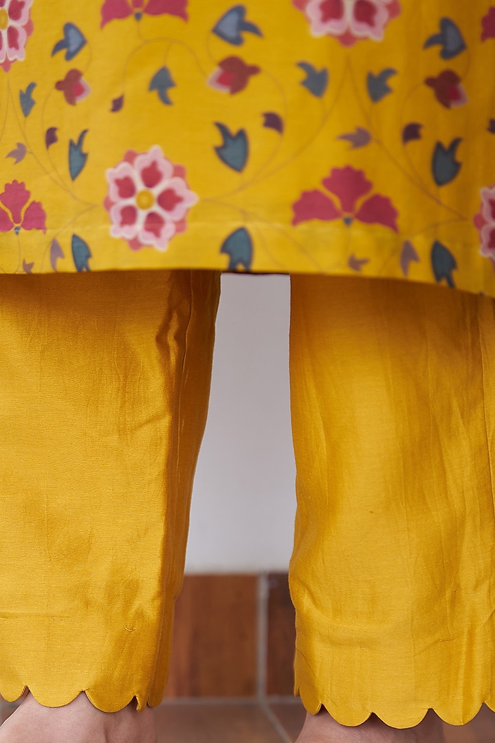 Mustard Floral Printed Kurta Set by Alokik by Divya at Pernia's Pop Up Shop