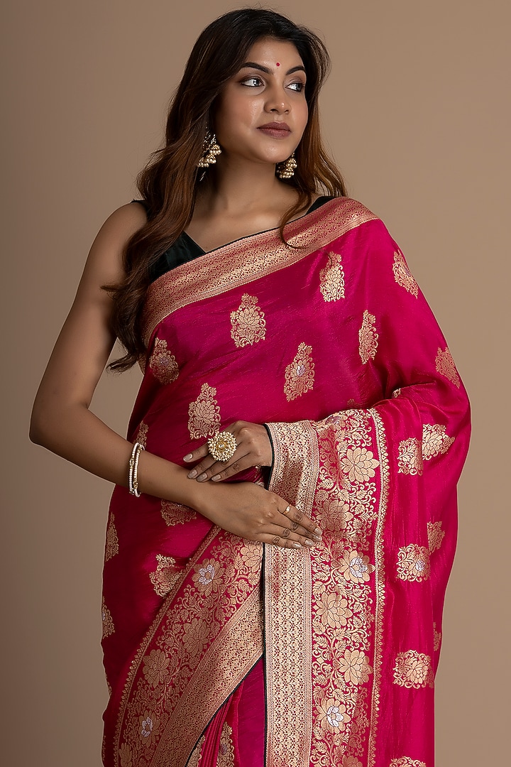 Magenta Pink Munga Silk Banarasi Woven Festive Saree Set by Albis Jaipur at Pernia's Pop Up Shop