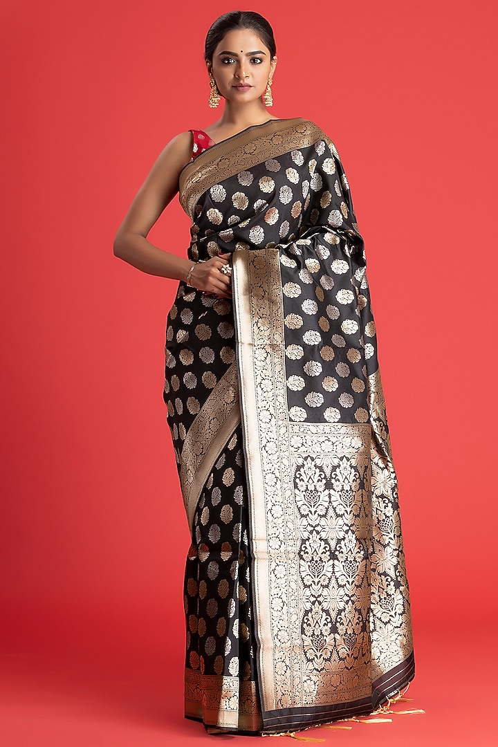 Black Handloom Katan Silk Banarasi Festive Saree Set by Albis Jaipur at Pernia's Pop Up Shop