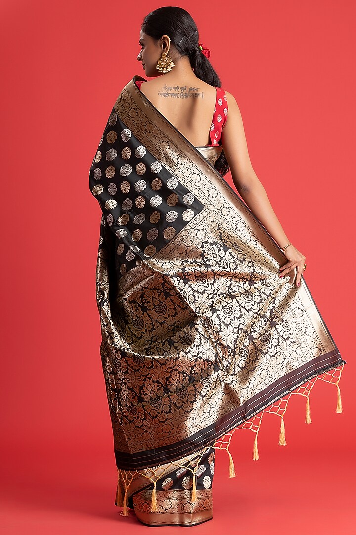 Black Handloom Katan Silk Banarasi Festive Saree Set by Albis Jaipur at Pernia's Pop Up Shop