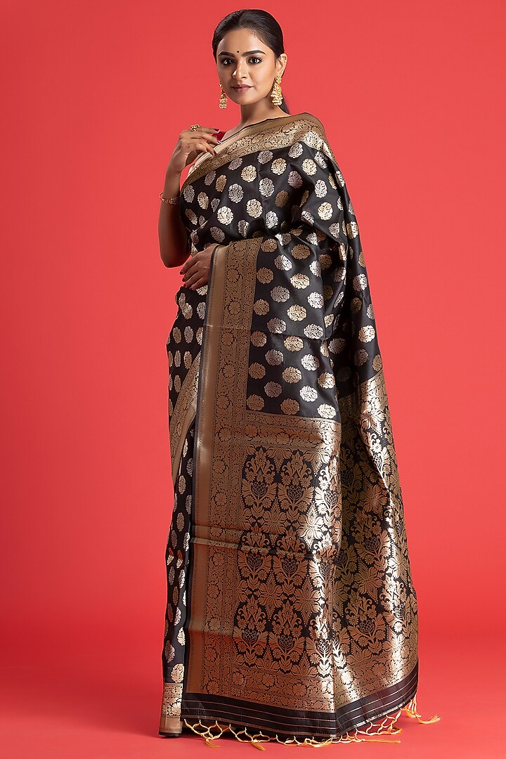 Black Handloom Katan Silk Banarasi Festive Saree Set by Albis Jaipur at Pernia's Pop Up Shop
