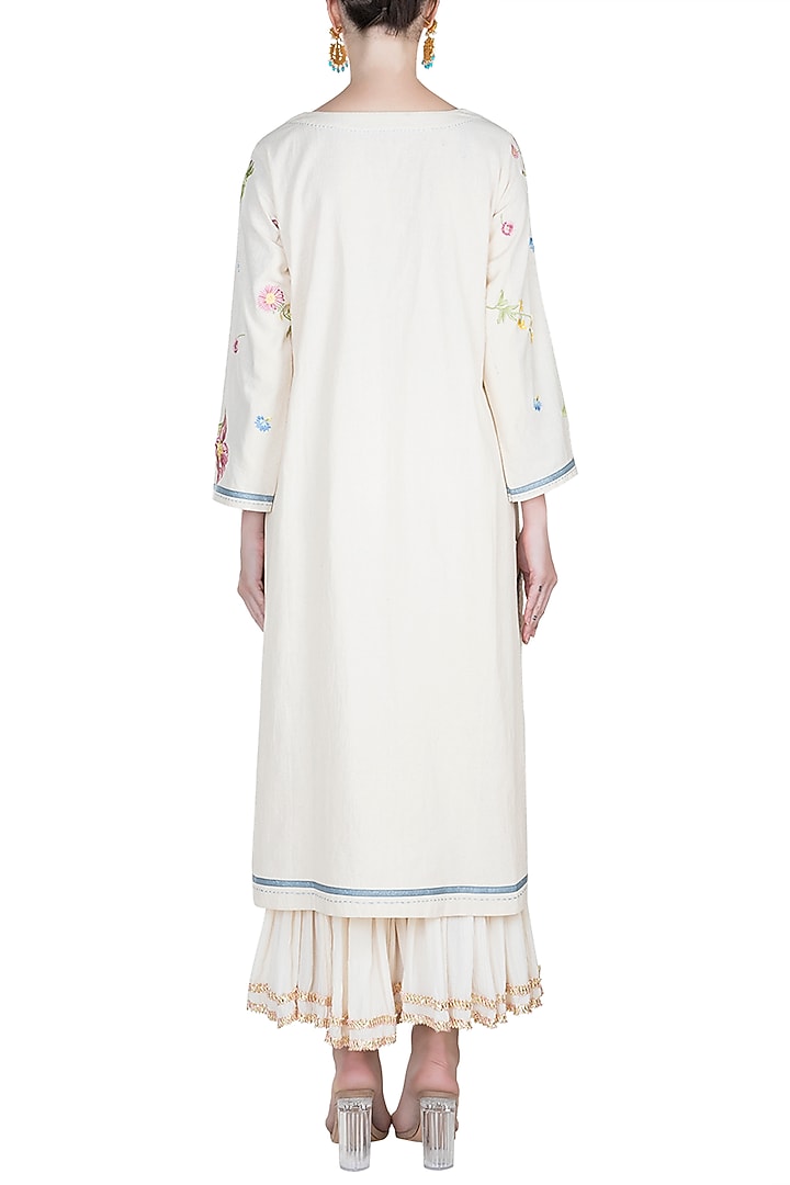 Off White Chikankari Embroidered Kurta With Dupatta by Alkaline by Alka Suman at Pernia's Pop Up Shop