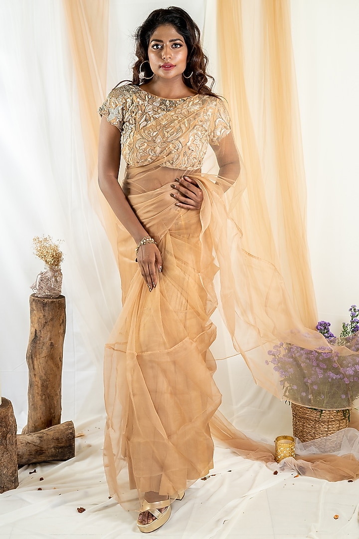 Sun Baked Organza Embroidered Wedding Saree Set by Pooja Kankariya at Pernia's Pop Up Shop