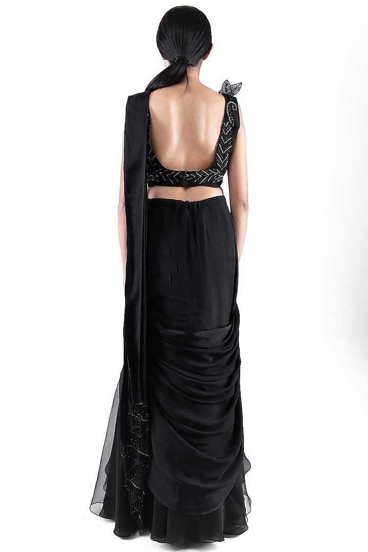 Black Silk Organza Concept Wedding Saree Set by Pooja Kankariya at Pernia's Pop Up Shop