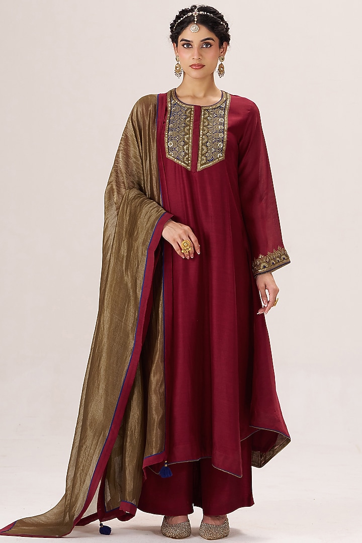 Red Pure Chanderi Sequin Embroidered Kurta Set by Almaari by Pooja Patel at Pernia's Pop Up Shop
