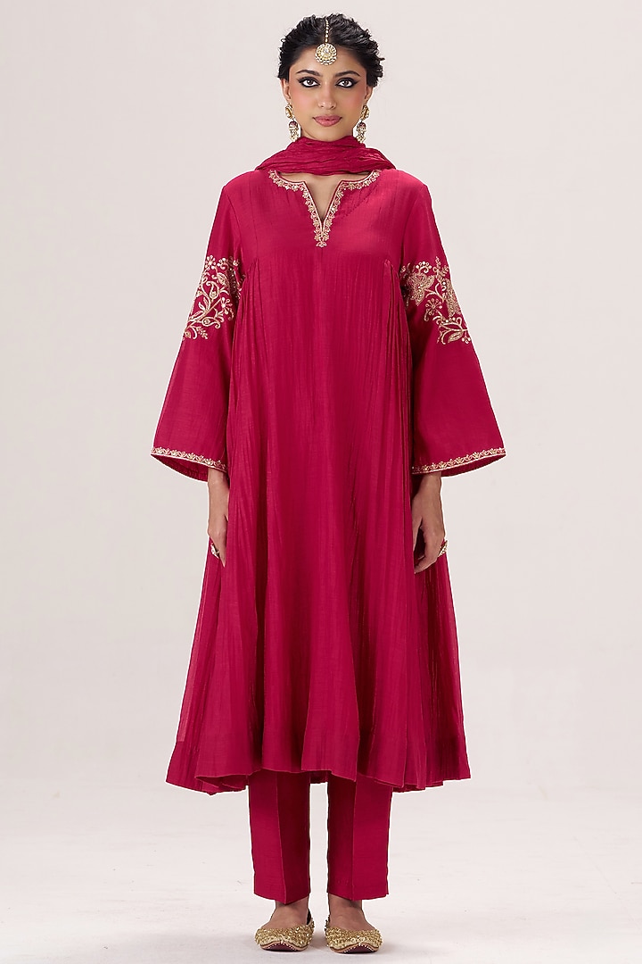 Red Pure Chanderi Pearl Embroidered Kurta Set by Almaari by Pooja Patel at Pernia's Pop Up Shop