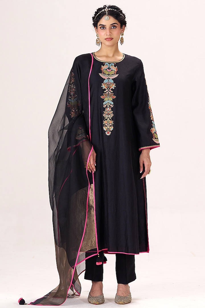 Black Pure Chanderi Aari Embroidered Kurta Set by Almaari by Pooja Patel at Pernia's Pop Up Shop
