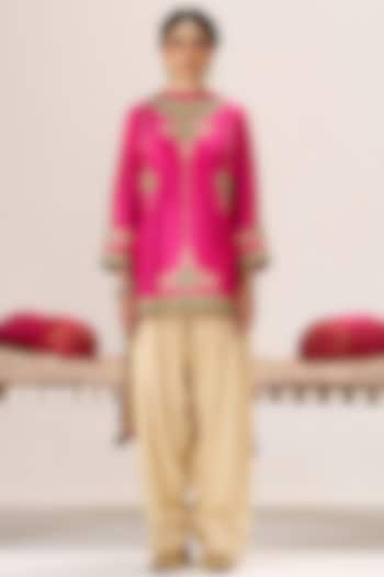 Pink Pure Chanderi Sequin Embroidered Kurta Set by Almaari by Pooja Patel at Pernia's Pop Up Shop
