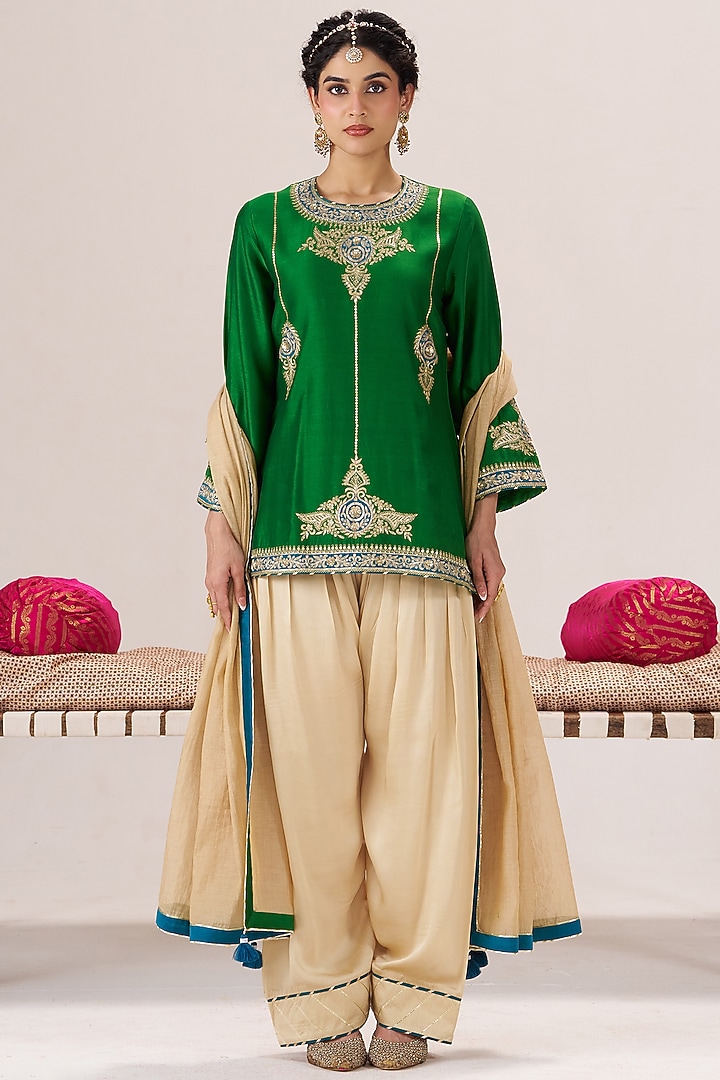 Parrot Green Pure Chanderi Sequin Embroidered Kurta Set by Almaari by Pooja Patel at Pernia's Pop Up Shop