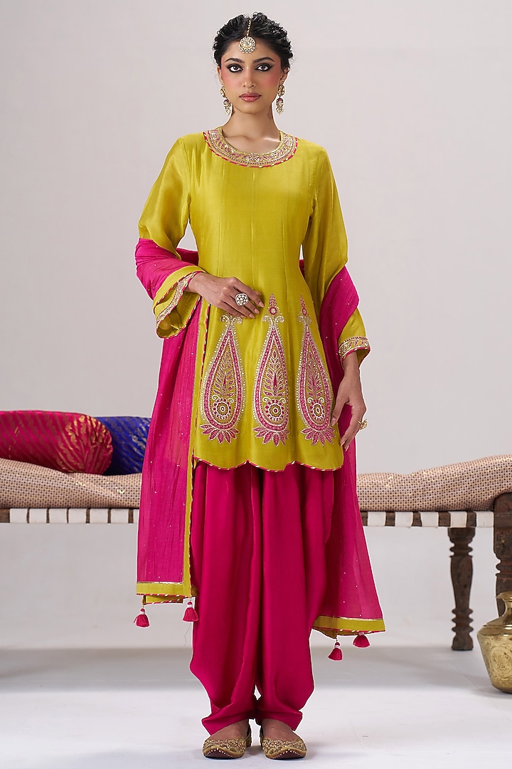 Yellow Pure Chanderi Sequin Embroidered Short Kurta Set by Almaari by Pooja Patel at Pernia's Pop Up Shop