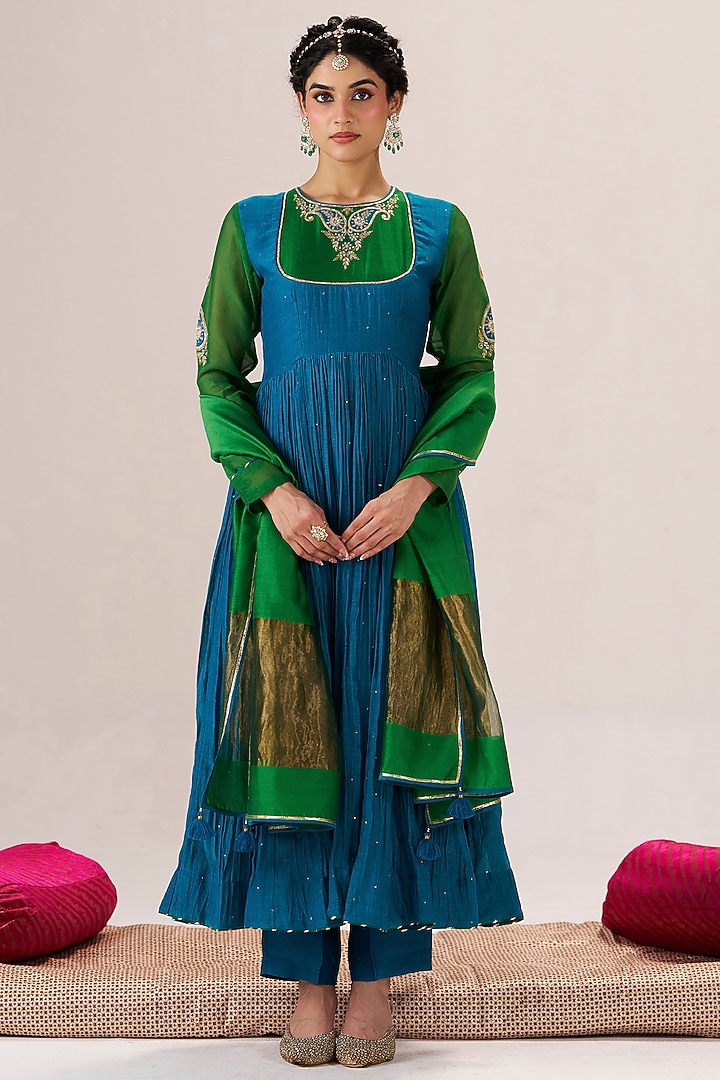 Parrot Green Pure Chanderi Aari & Sequin Embroidered Kurta Set by Almaari by Pooja Patel at Pernia's Pop Up Shop