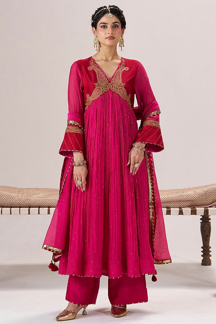 Red Pure Chanderi Pearl Embroidered Kurta Set by Almaari by Pooja Patel at Pernia's Pop Up Shop