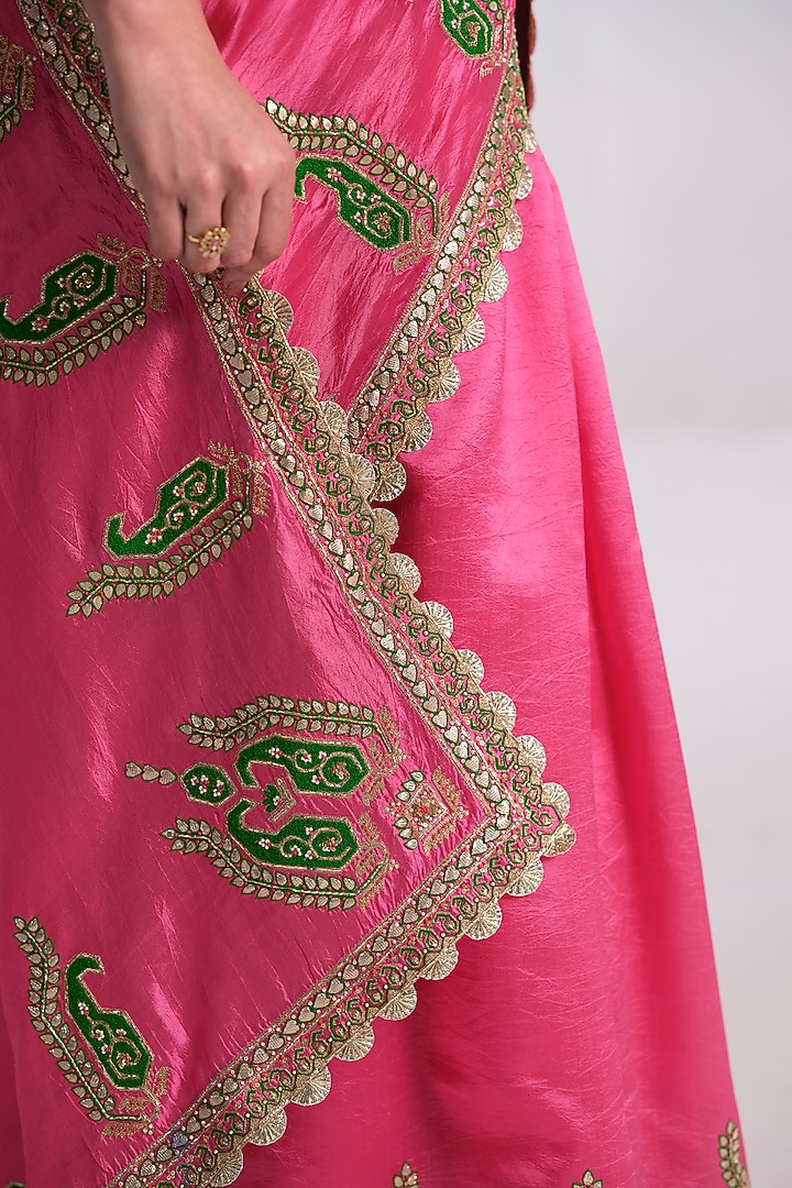 Pink Silk Thread Work Reception Saree Set by Almaari by Pooja Patel at Pernia's Pop Up Shop