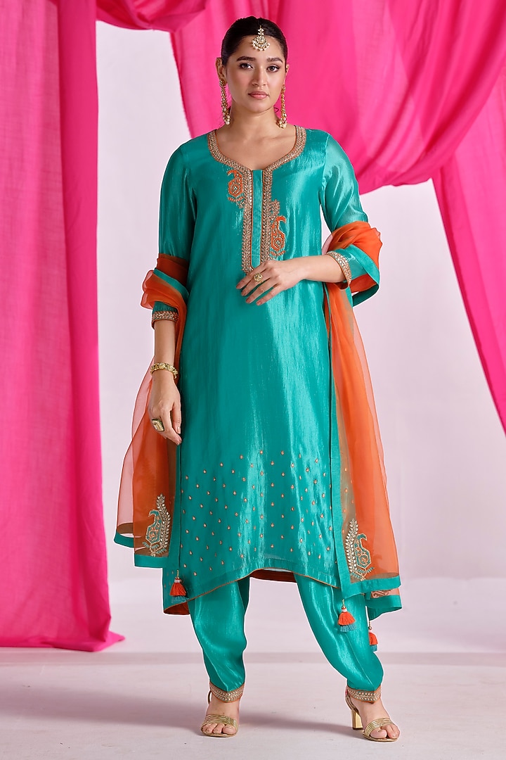 Green Silk Thread Work Kurta Set by Almaari by Pooja Patel at Pernia's Pop Up Shop