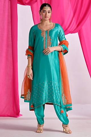 Green Silk Thread Work Kurta Set by Almaari by Pooja Patel