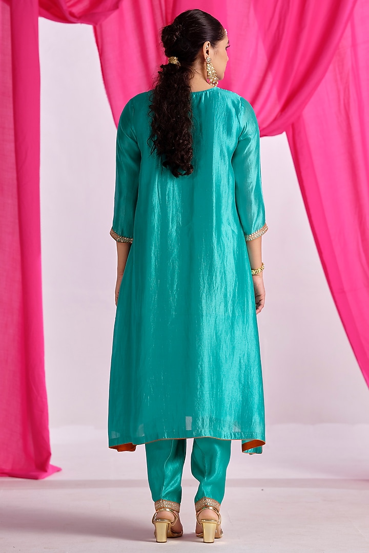 Green Silk Thread Work Kurta Set by Almaari by Pooja Patel at Pernia's Pop Up Shop