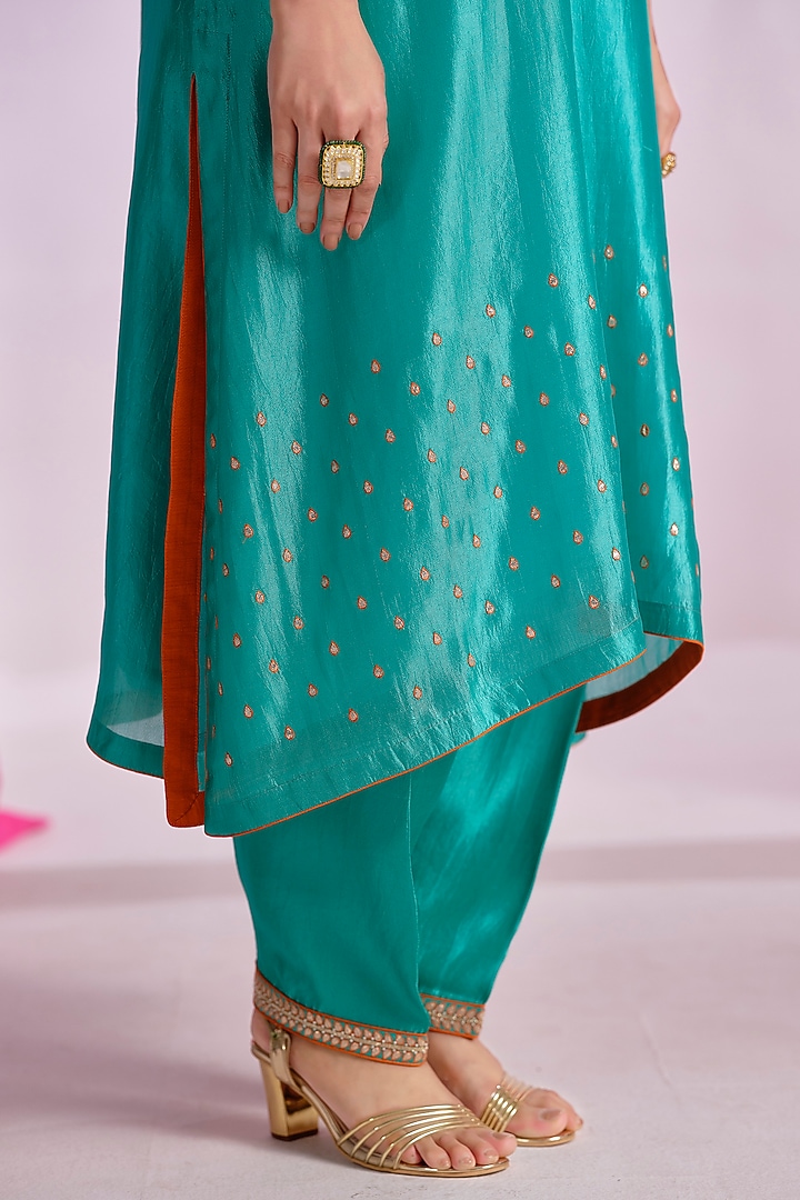 Green Silk Thread Work Kurta Set by Almaari by Pooja Patel at Pernia's Pop Up Shop