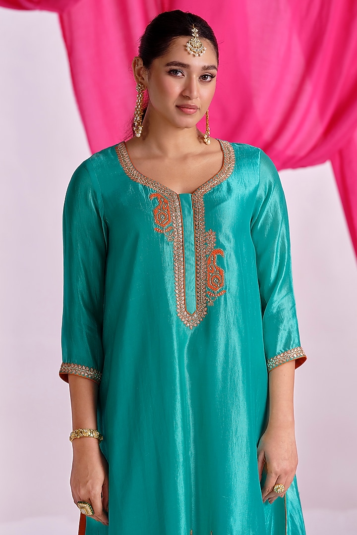 Green Silk Thread Work Kurta Set by Almaari by Pooja Patel at Pernia's Pop Up Shop