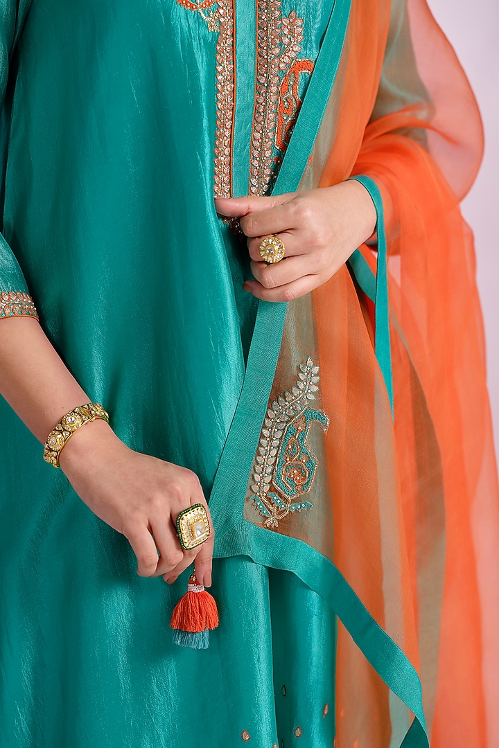 Green Silk Thread Work Kurta Set by Almaari by Pooja Patel at Pernia's Pop Up Shop