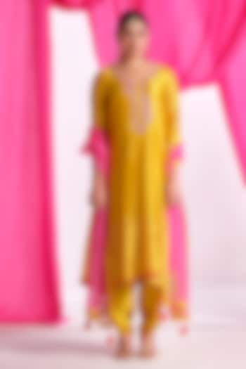 Yellow Silk Aari Work Kurta Set by Almaari by Pooja Patel at Pernia's Pop Up Shop