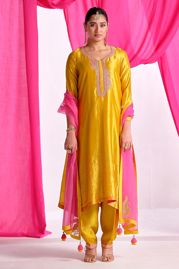 Yellow Silk Aari Work Kurta Set by Almaari by Pooja Patel at Pernia's Pop Up Shop