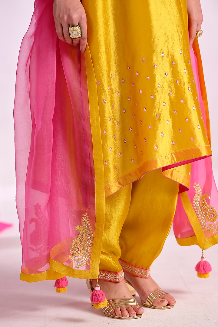 Yellow Silk Aari Work Kurta Set by Almaari by Pooja Patel at Pernia's Pop Up Shop