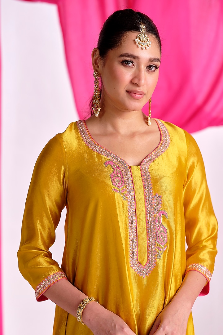 Yellow Silk Aari Work Kurta Set by Almaari by Pooja Patel at Pernia's Pop Up Shop