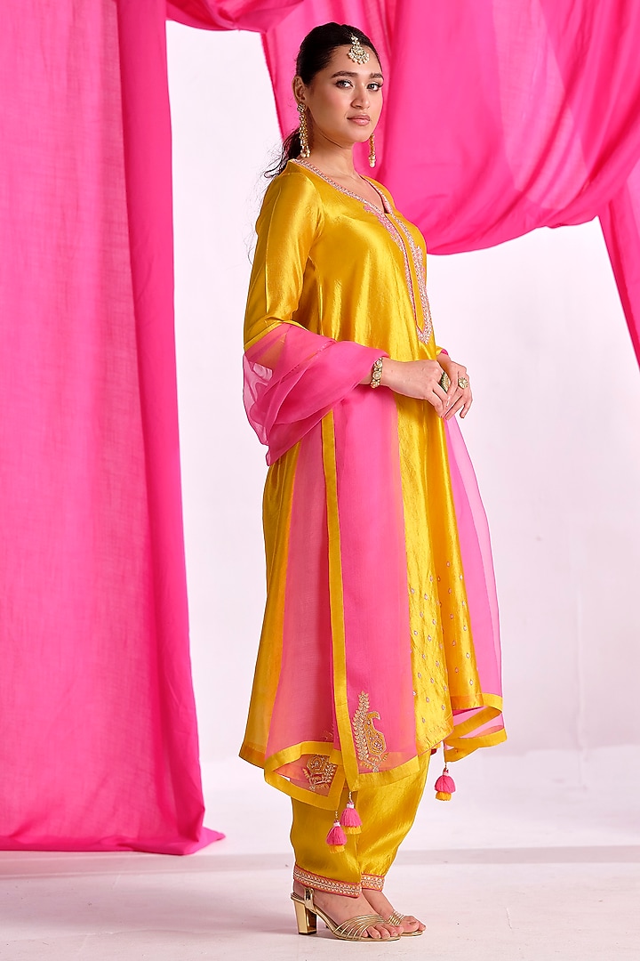 Yellow Silk Aari Work Kurta Set by Almaari by Pooja Patel at Pernia's Pop Up Shop