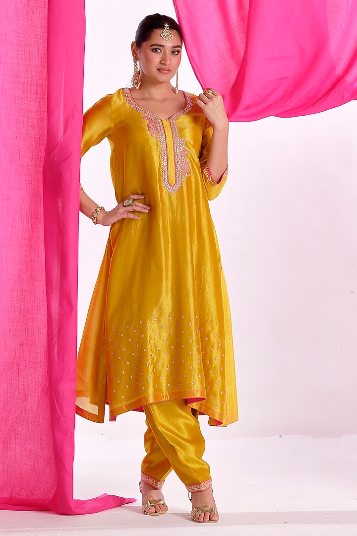 Yellow Silk Aari Work Kurta Set by Almaari by Pooja Patel at Pernia's Pop Up Shop